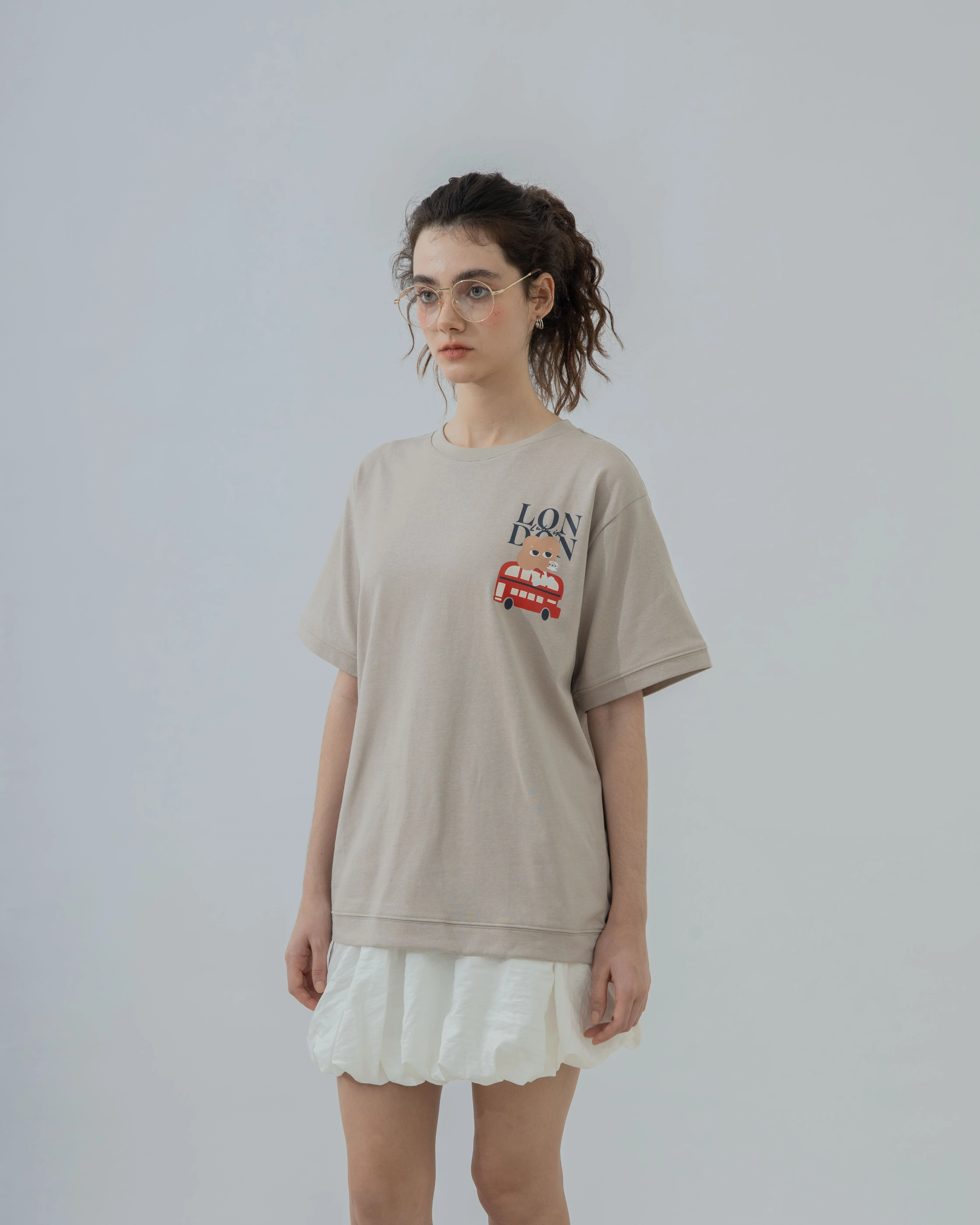 LULU On London Buss Embroidery Graphic Tee (Khaki Grey)