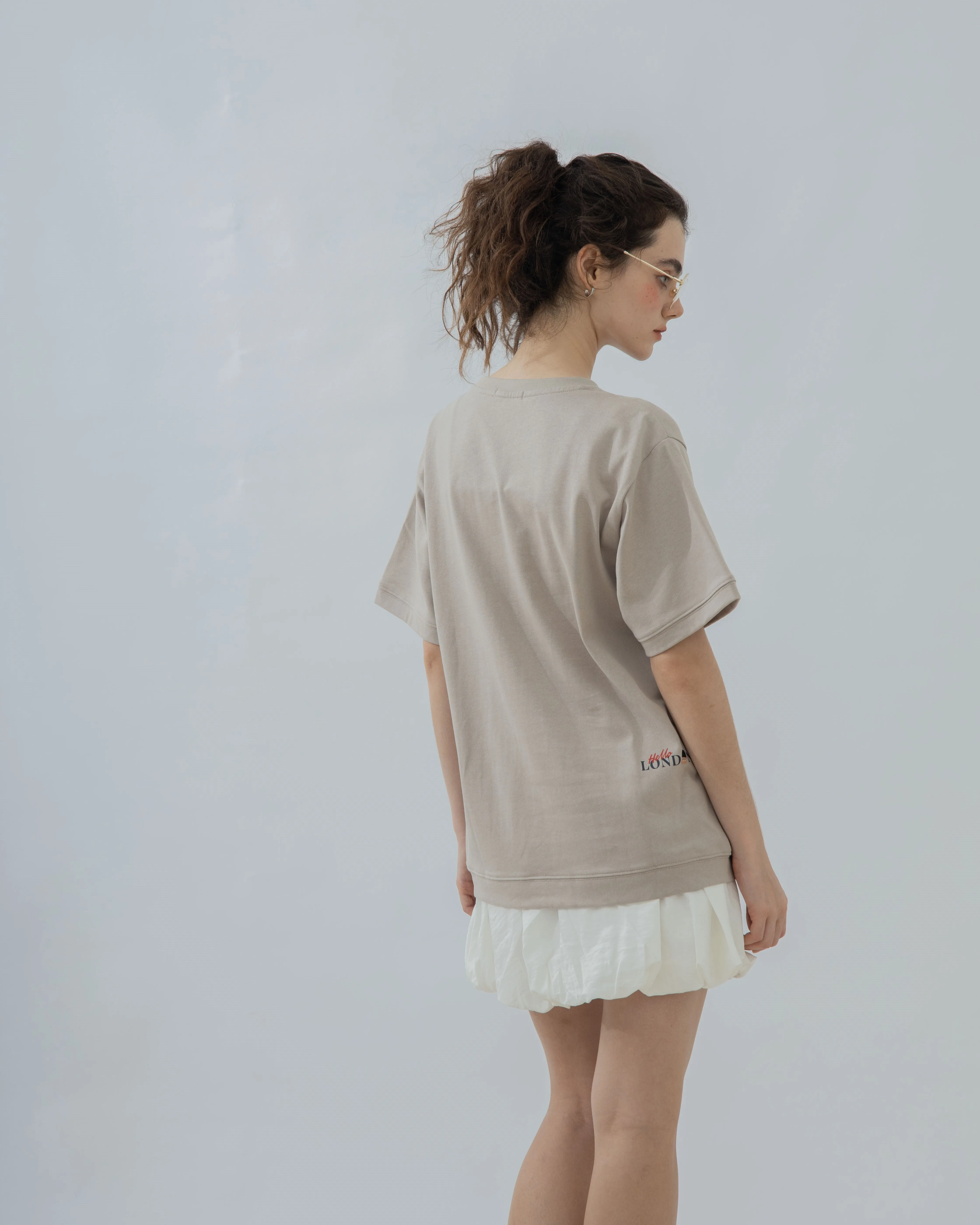 LULU On London Buss Embroidery Graphic Tee (Khaki Grey)