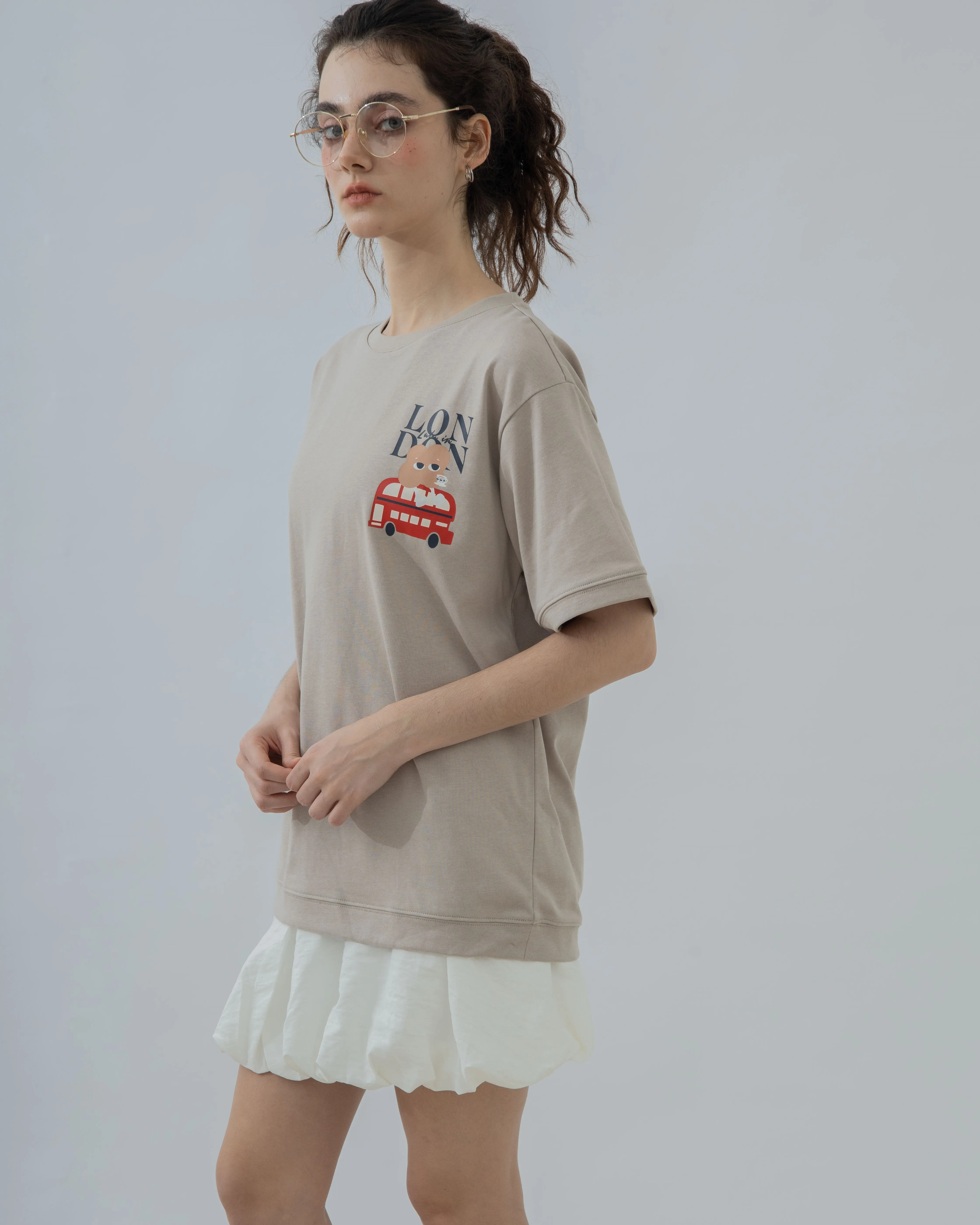 LULU On London Buss Embroidery Graphic Tee (Khaki Grey)
