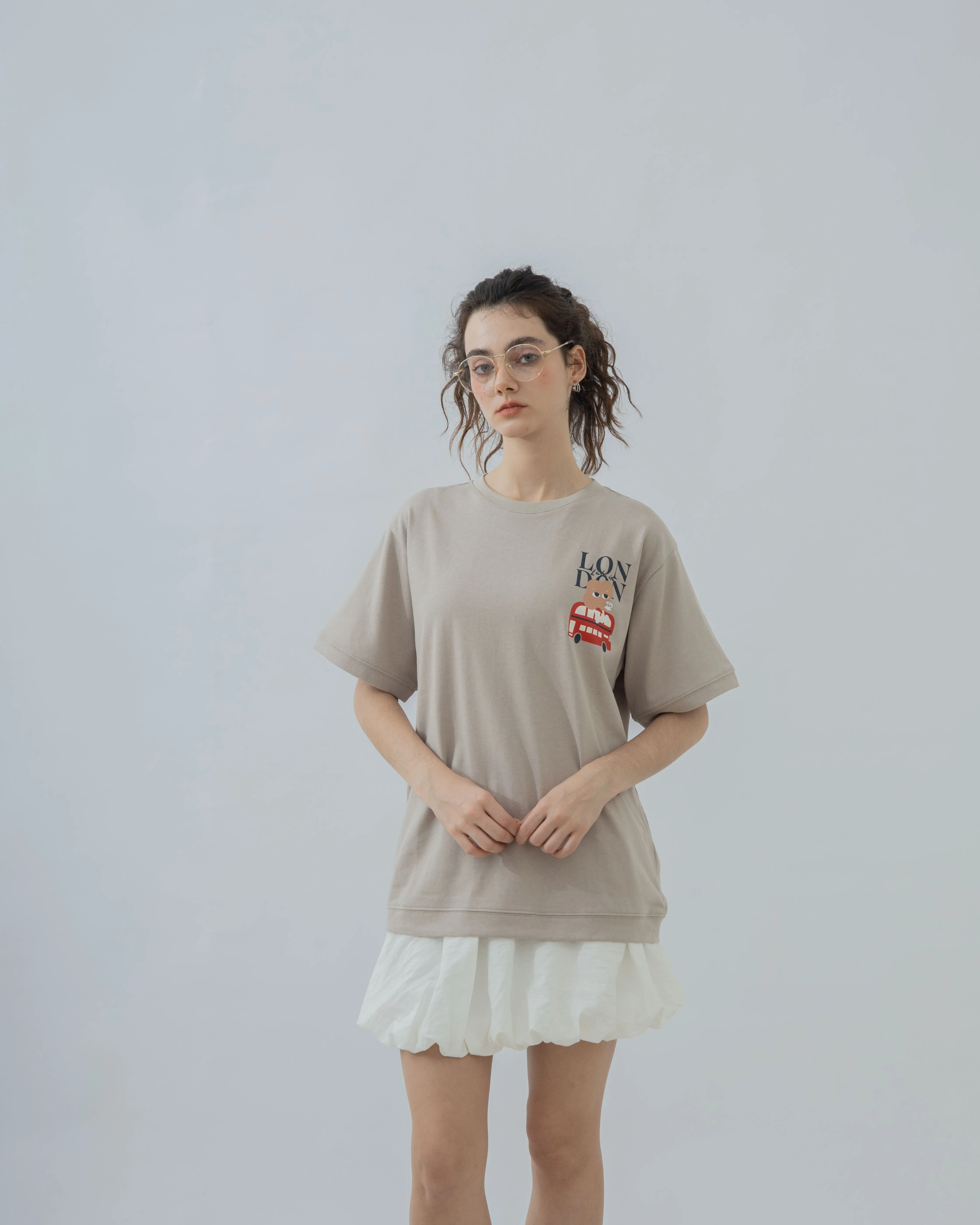 LULU On London Buss Embroidery Graphic Tee (Khaki Grey)