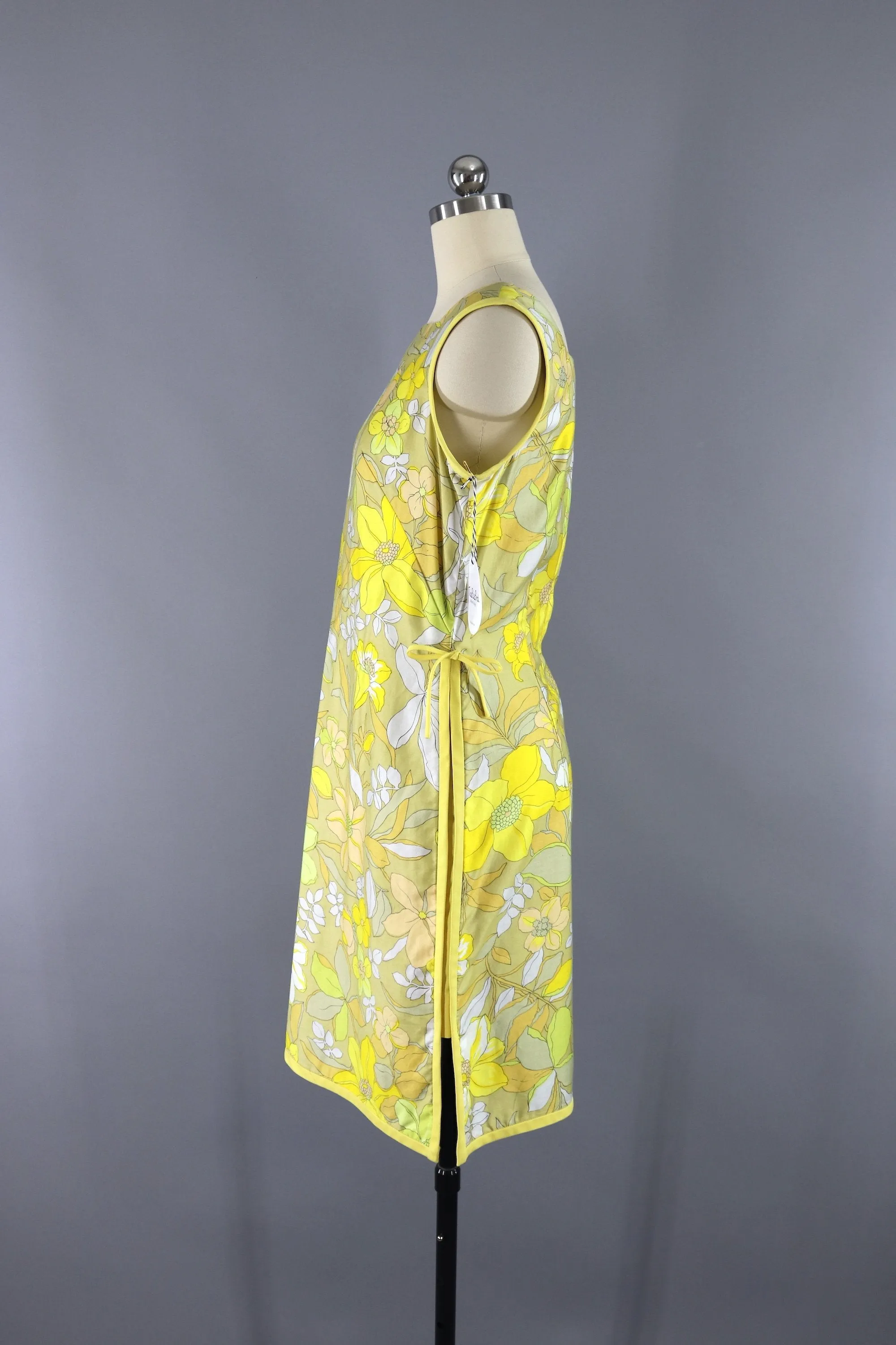 Vintage 1969s Aloha Dress / Yellow Floral Print / Paradise Hawaii
