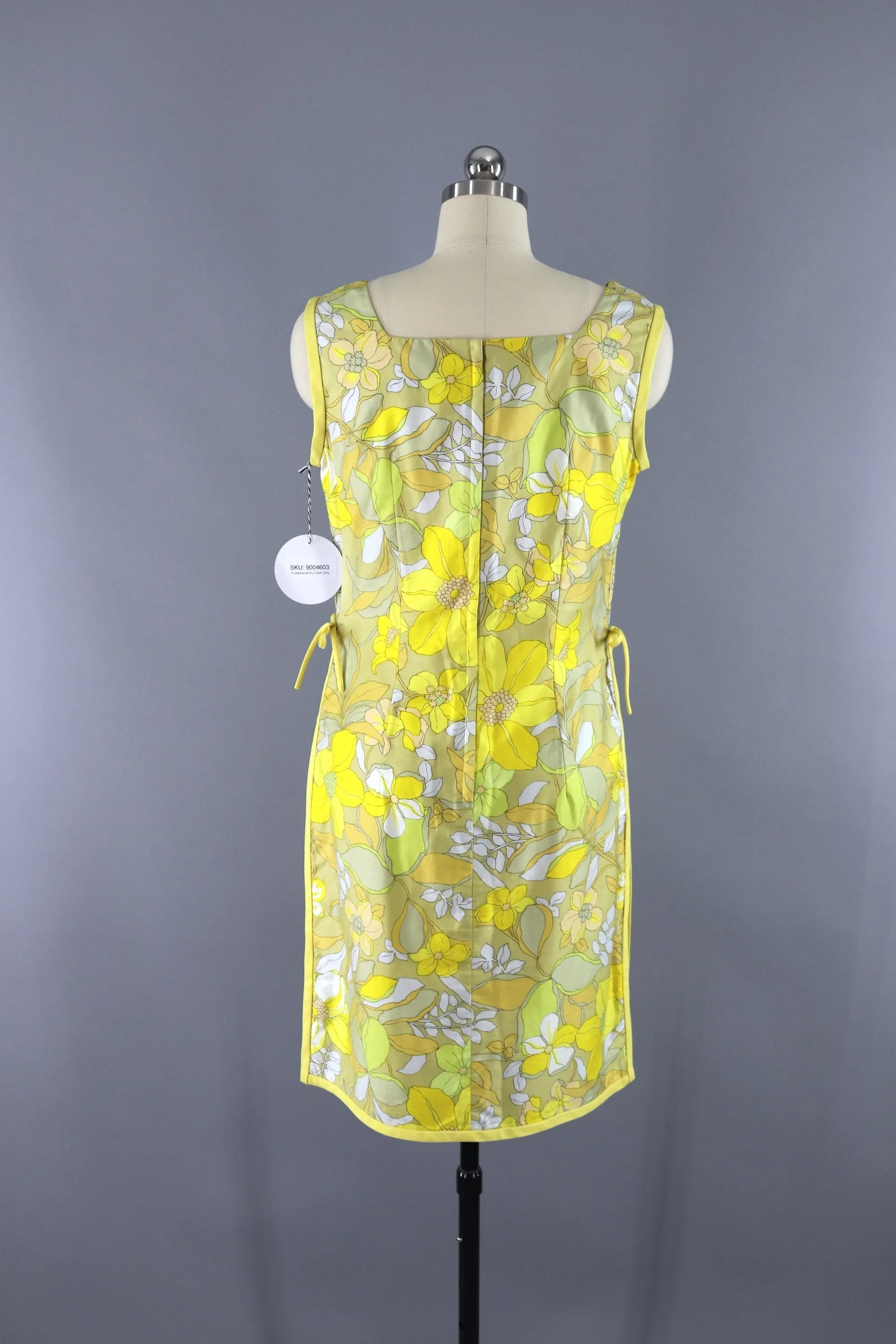 Vintage 1969s Aloha Dress / Yellow Floral Print / Paradise Hawaii